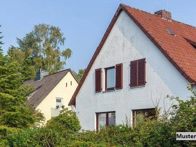 Handwerker Traum: Einfamilienhaus mit Terrasse und Renovierungsbedarf
