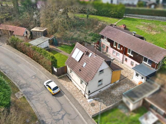 Handwerkertraum mit großem Potenzial Zwei Häuser auf großzügigem Grundstück!