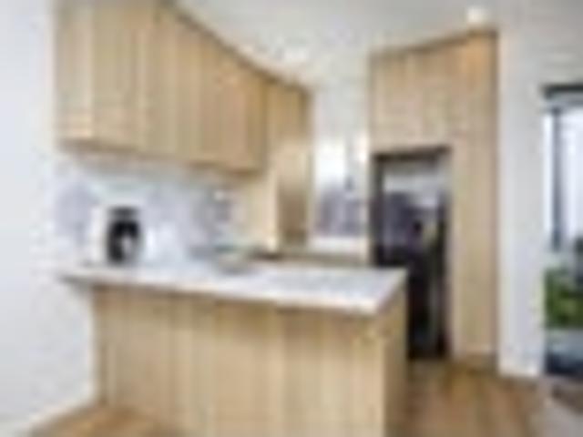 Handy & Easy Lifestyle at Park Avenue!