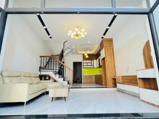 Hàng Chốt Tết bán nhà phố kiểu biệt thự, dt 5.5x17m2, 4 Tầng Chỉ 8. X tỷ, tặng nội thất cao