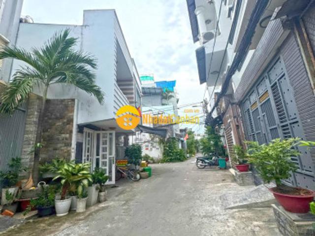 Hàng hiếm nhà 2 tầng hẻm xe hơi quay đầu vườn điều, quận 7