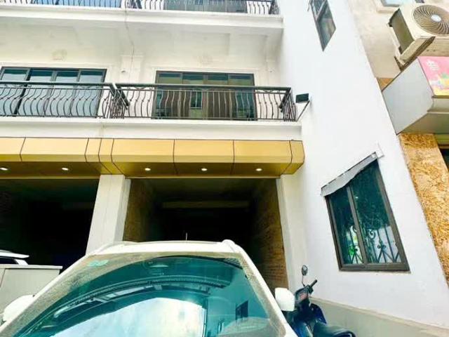 Hàng Xóm Quận Ủy Hoàng Mai. 90M Ô Chờ Thang Máy, Vị Trí Đẹp Trung Tâm Quận. Chỉ 1X Tỷ