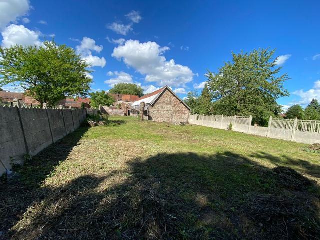 Hangar 280 m2 + Terrain non viabilisé 500 m2