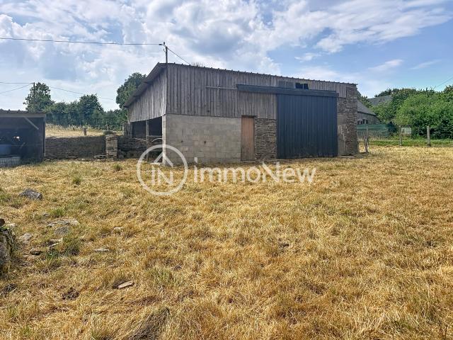 HANGAR 90 M2 AVEC PUITS SUR TERRAIN DE 1371 M2