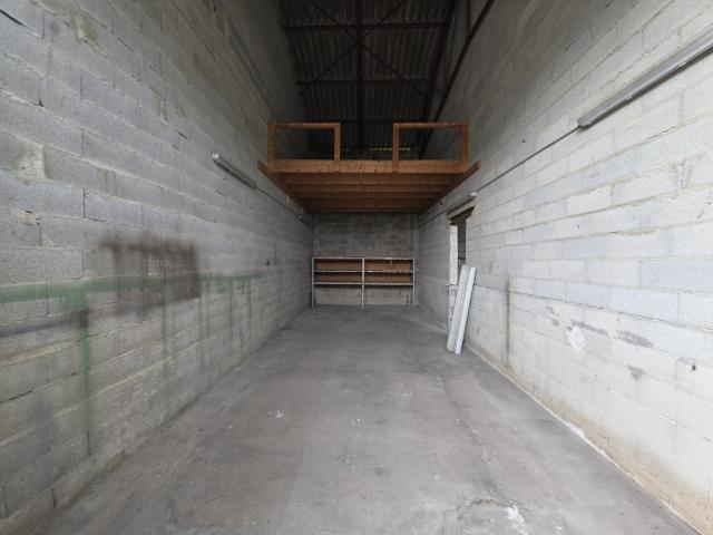 HANGAR A LOUER BEDARRIDES