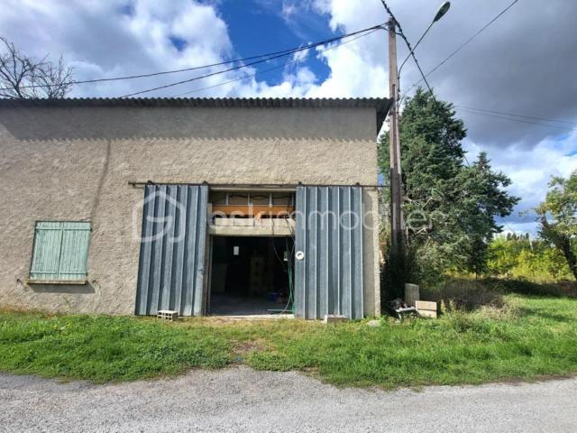 Hangar à rénover avec permis accordé pour habitation Terrain 1820m²