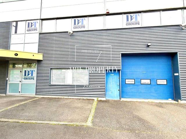 entrepôt avec bureaux et parking à Stainz