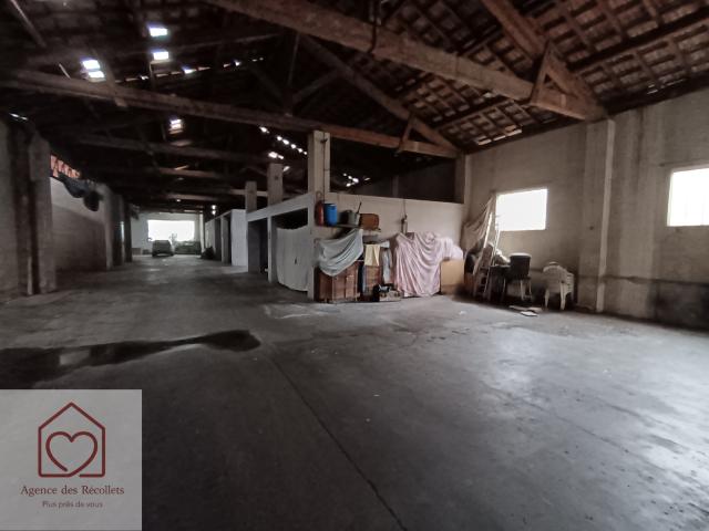 Hangar avec parkings / boxs Moissac