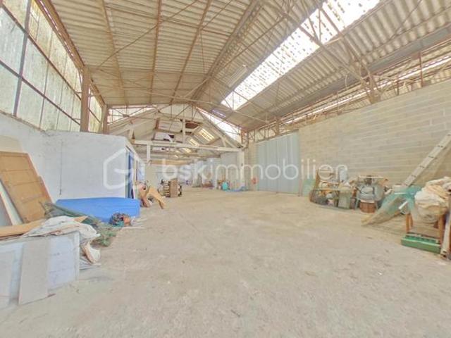 Hangar de 770 m²