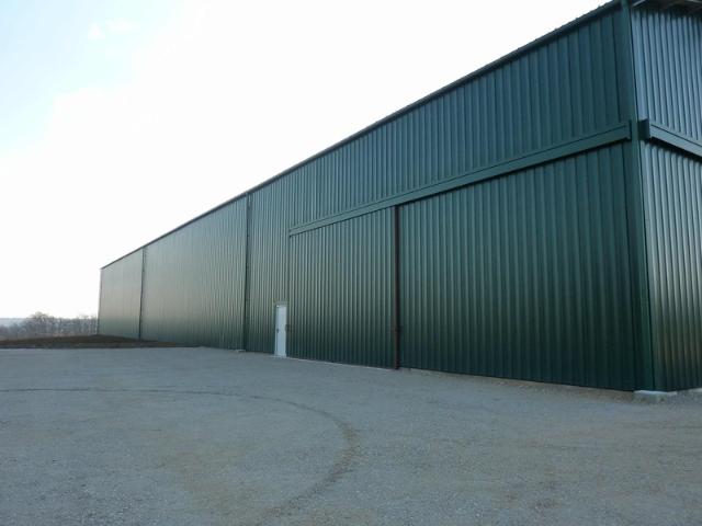 HANGAR DE STOCKAGE DE 1200 M² À LOUER À SEGREVILLE 31460 AVEC DEUX DOUBLE PORTES, ACCÈS POIDS LOURDS ET SOL ULTRA RÉSISTANT