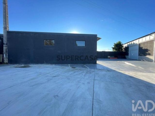 Hangar em Manhente de 235,00 m²