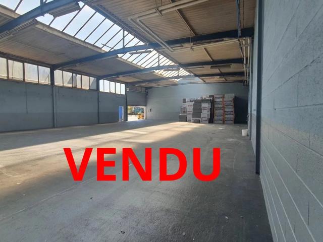 Hangar entrepôt 375m2 à VILLERS LA MONTAGNE 25' environ