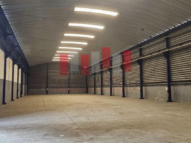 Hangar industriel de 1200 m2 au sol idéal pour activité de stockage a la location a ain sebaa accès autoroutier immédiat