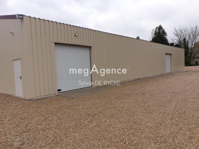 Hangar sur 1208m2 de terrain clos