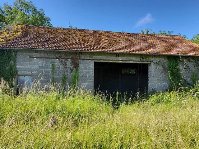 Hangar sur 2330 m2
