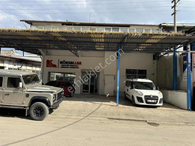 Hanlı Sanayide 450m2 3 Katlı Verandalı Köşe Dükkan