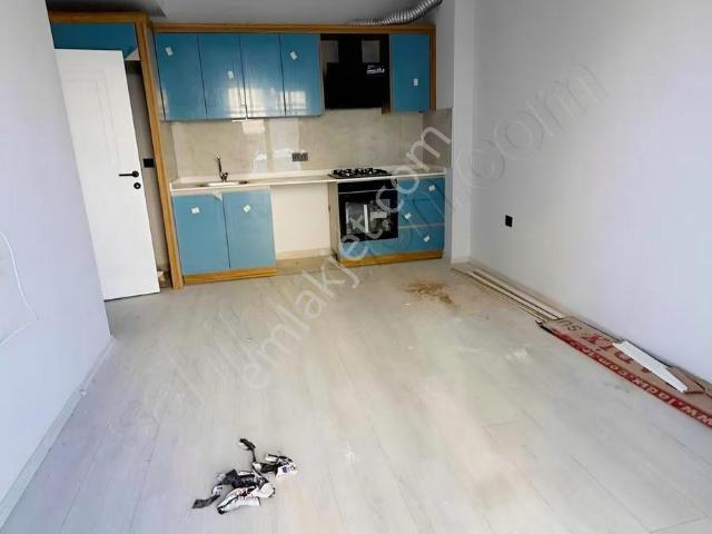 Habibler Hüsnükarakaş Sınırında Havuzlu 1+1 Yüksek Giriş