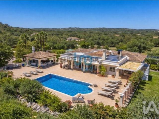 Habitação T4 em Santa Bárbara de Nexe de 400 m²