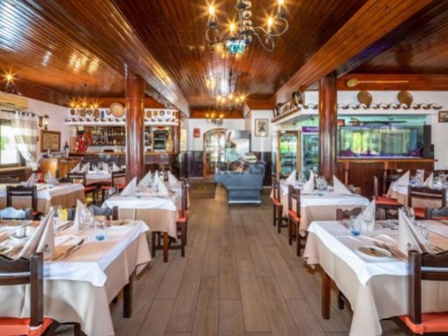 Habitacão com Restaurante e Terreno a 500m da praia Albufeira