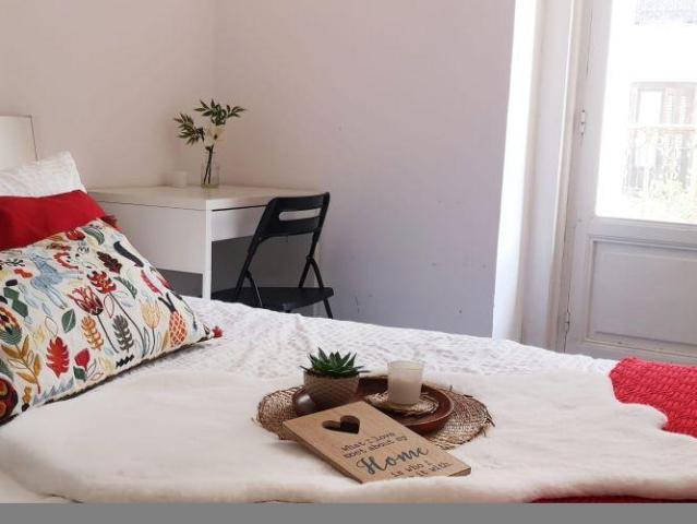 Habitación muy luminosa en Preciados