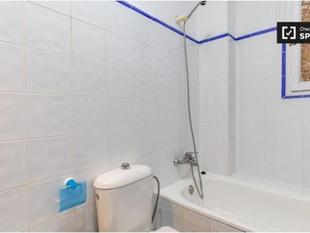 Habitación moderna en alquiler en apartamento de 5 dormitorios en Poblats Marítims