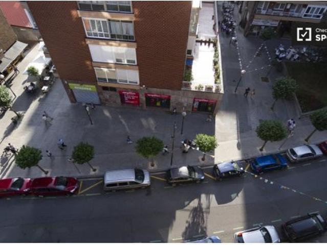 Habitación moderna en apartamento de 3 dormitorios en Begoña, Bilbao