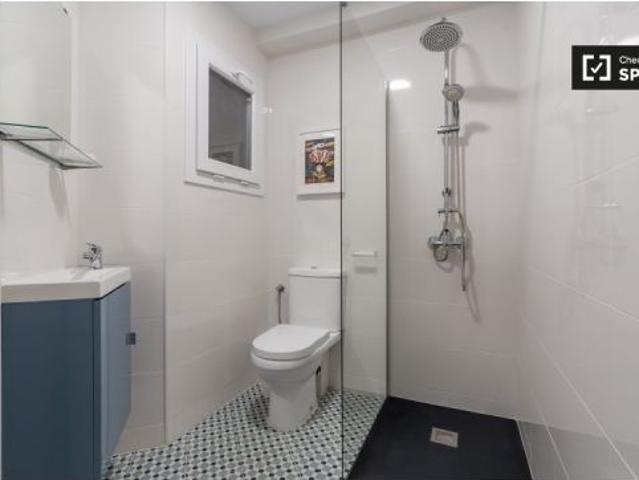 Habitación moderna en un apartamento de 5 dormitorios en L' Eixample