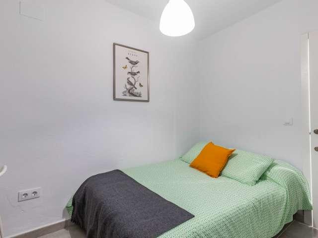 Habitación ordenada en apartamento de 3 dormitorios en Poblats Marítims