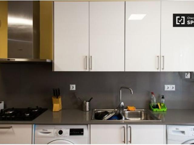 Habitación acogedora con armario independiente en apartamento de 4 dormitorios, Villa Olímpica