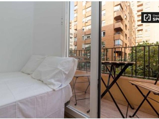 Habitación acogedora con llave independiente en piso compartido, El Plà del Real