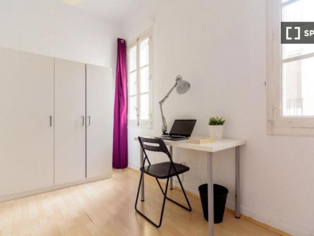 Habitación acogedora en un apartamento de 8 dormitorios en Moncloa, Madrid