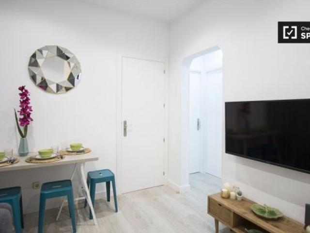 Habitación acogedora en alquiler en un apartamento de 3 dormitorios recientemente renovado