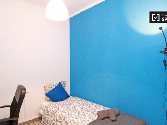 Habitación acogedora en apartamento de 4 dormitorios en Poble Sec, Barcelona
