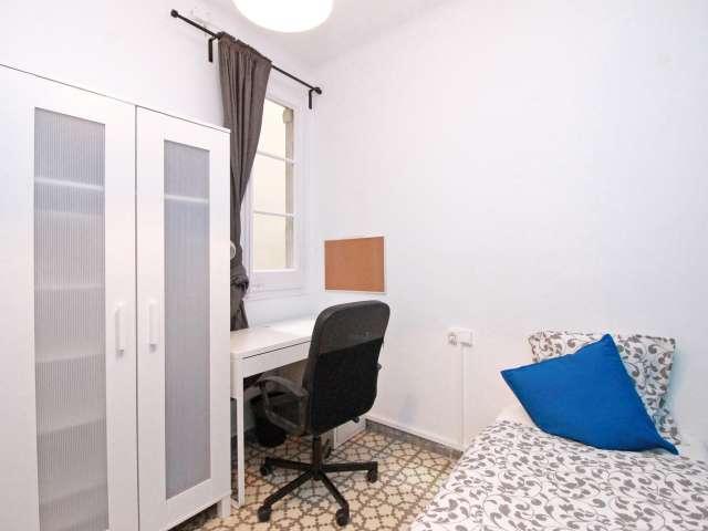 Habitación acogedora en apartamento de 4 dormitorios en Poble Sec, Barcelona