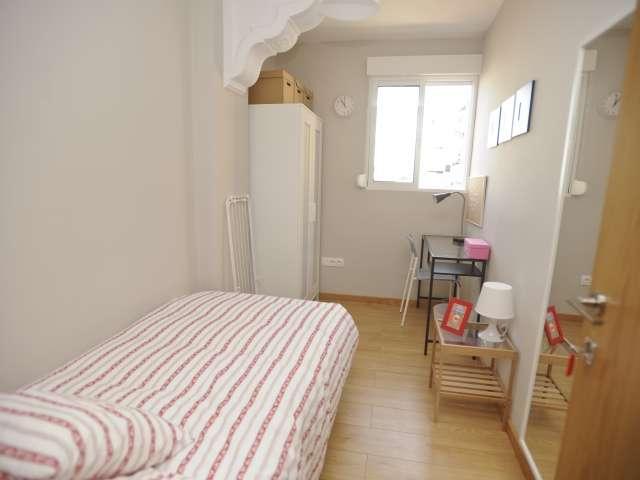 Habitación acogedora en el apartamento de 7 dormitorios Eixample, Valencia