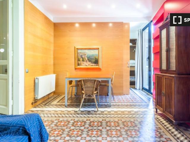 Habitación acogedora en piso compartido en El Born, Barcelona
