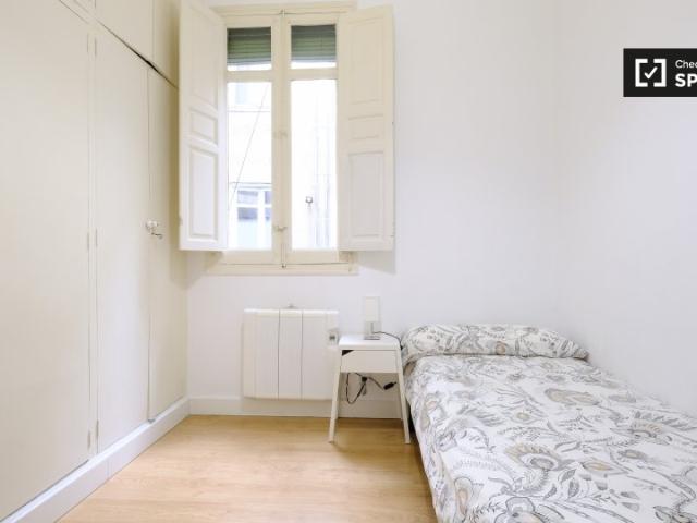 Habitación acogedora en piso compartido en Puerta del Sol, Madrid