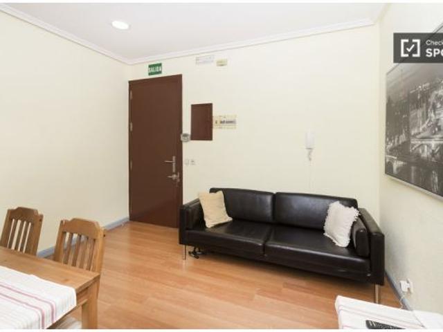 Habitación amplia con armario empotrado en un apartamento de 4 dormitorios, Salamanca