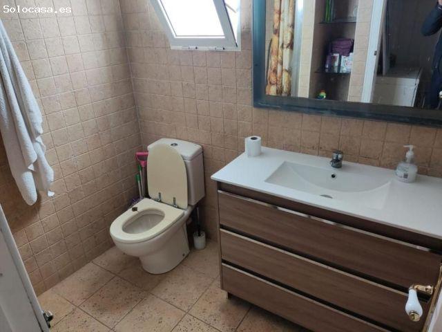 Habitación Amplia en Piso Familiar Ubicación Céntrica
