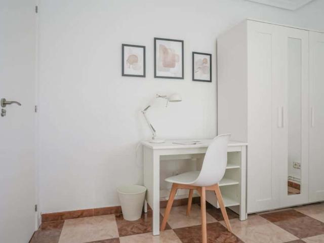 Habitación amplia en Puerto de Almansa
