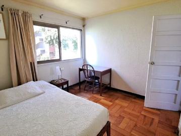 Habitacion amplia para mujer profesional