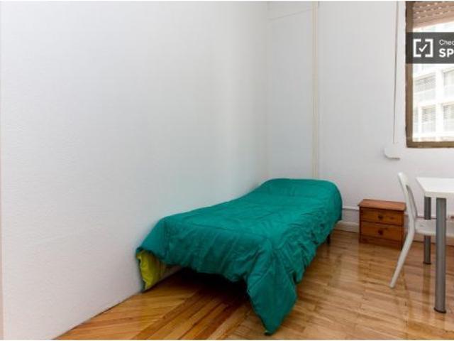 Habitación amueblada con calefacción en piso compartido, Puerta del Sol