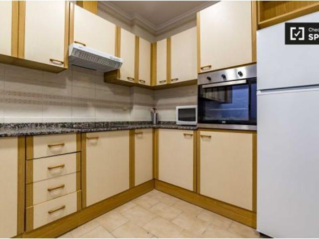 Habitación amueblada con armario independiente en un apartamento de 8 dormitorios, La Saïdia