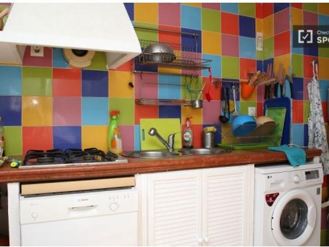 Habitación amueblada con llave independiente en el apartamento compartido, Triana