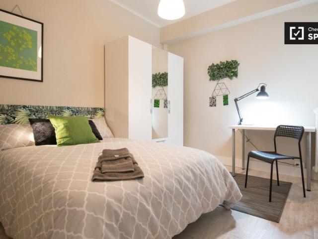 Habitación amueblada en un apartamento de 4 dormitorios en Indautxu, Bilbao