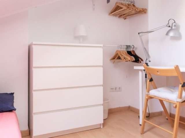 Habitación amueblada en un apartamento de 4 dormitorios en Sol, Madrid
