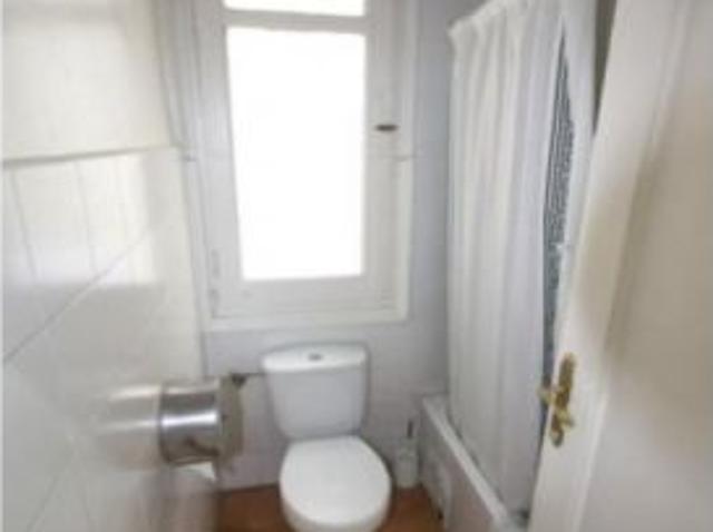 Habitación amueblada en un apartamento de 6 dormitorios en Malasaña, Madrid