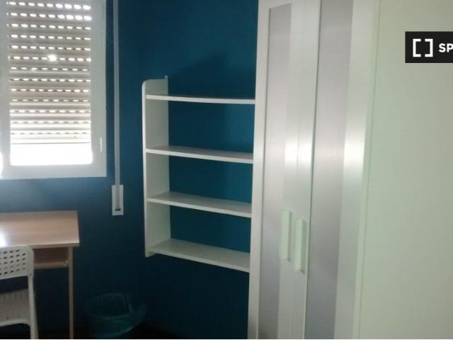 Habitación amueblada en un apartamento de 6 dormitorios en Malasaña, Madrid