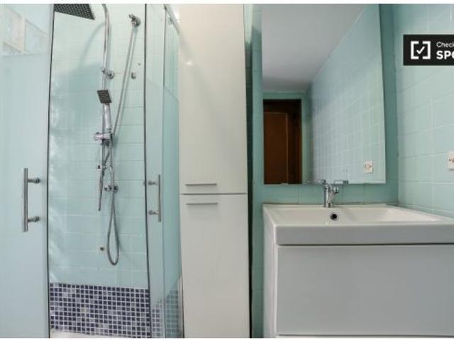 Habitación amueblada en un apartamento de 6 dormitorios, Quatre Carreres