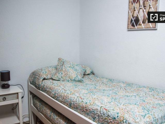 Habitación amueblada en un apartamento de 3 dormitorios, L'Olivereta, Valencia